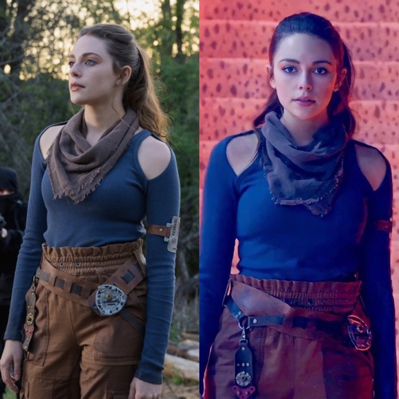 Monrow Cut Out Shoulder Long Sleeve Blue Ribbed Top Size S ASO Hope Mikaelson - Picture 7 of 7